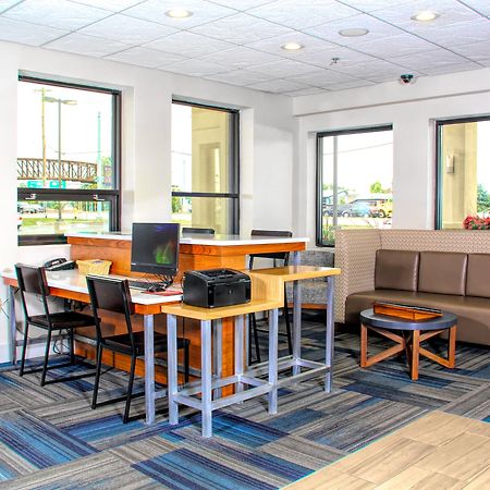 Holiday Inn Express Rochester - Greece By Ihg Экстерьер фото