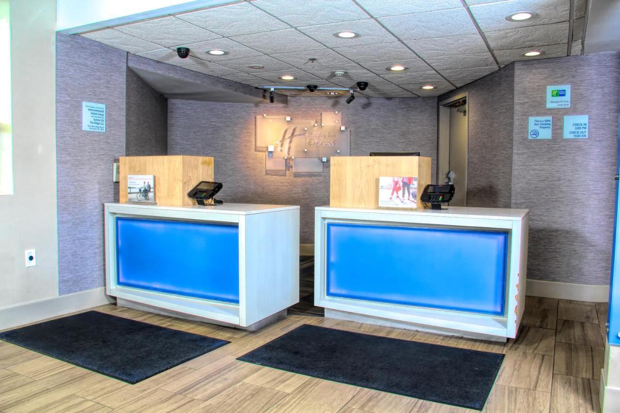 Holiday Inn Express Rochester - Greece By Ihg Экстерьер фото
