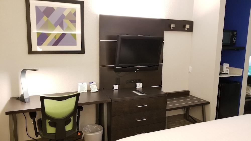 Holiday Inn Express Rochester - Greece By Ihg Экстерьер фото