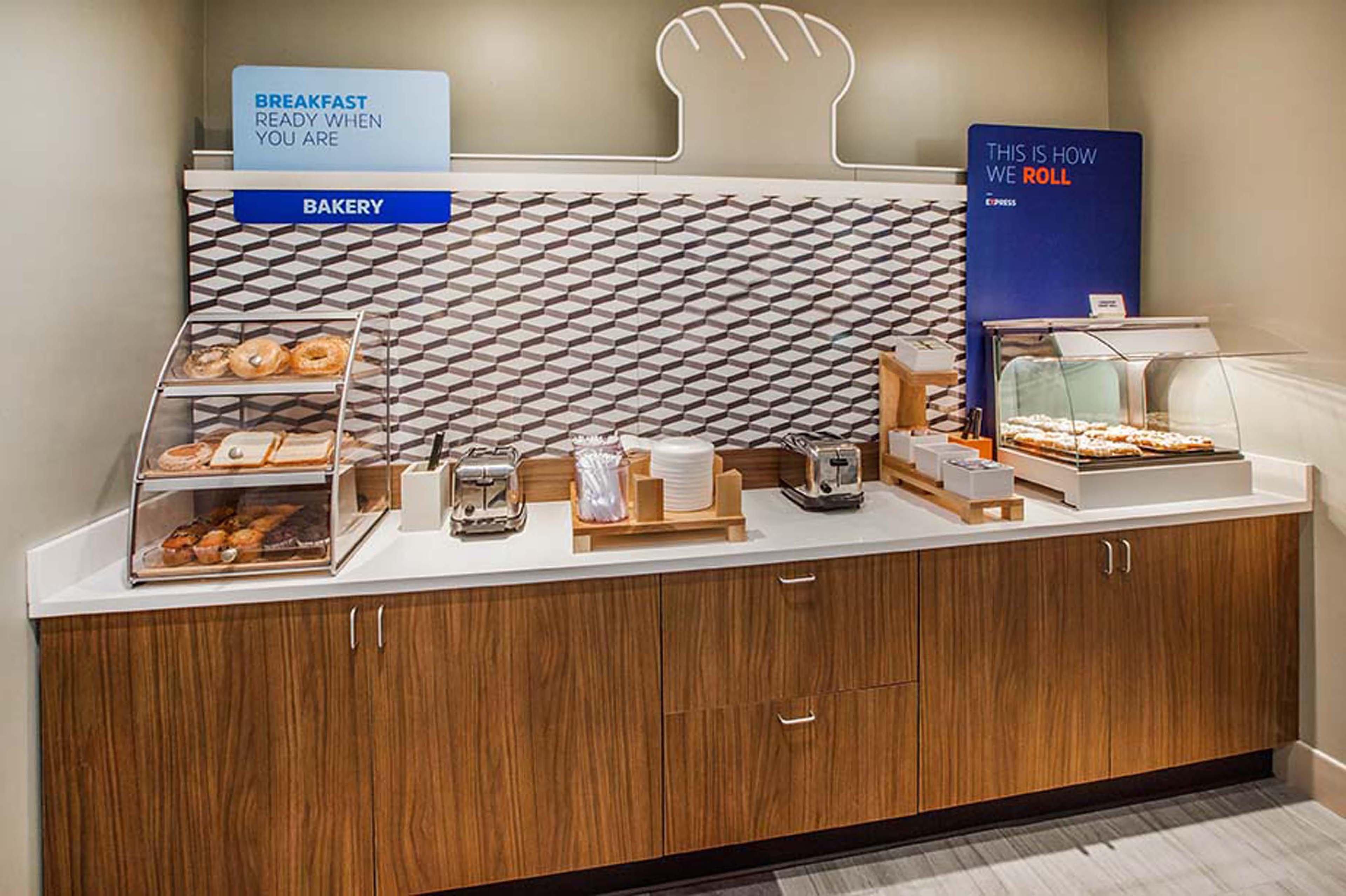 Holiday Inn Express Rochester - Greece By Ihg Экстерьер фото