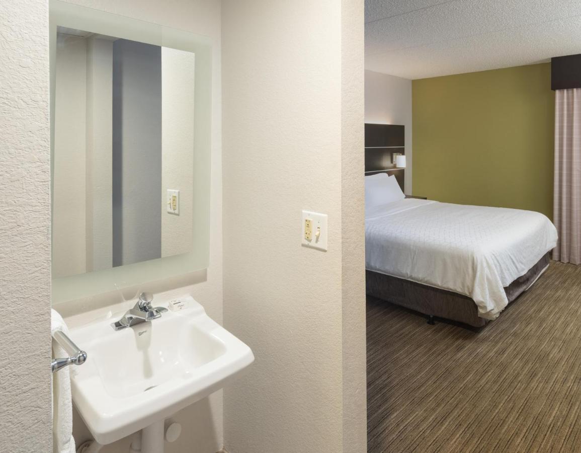 Holiday Inn Express Rochester - Greece By Ihg Экстерьер фото