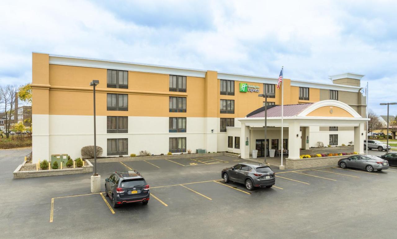 Holiday Inn Express Rochester - Greece By Ihg Экстерьер фото