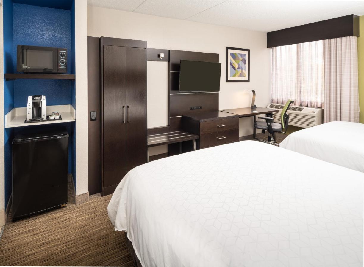 Holiday Inn Express Rochester - Greece By Ihg Экстерьер фото