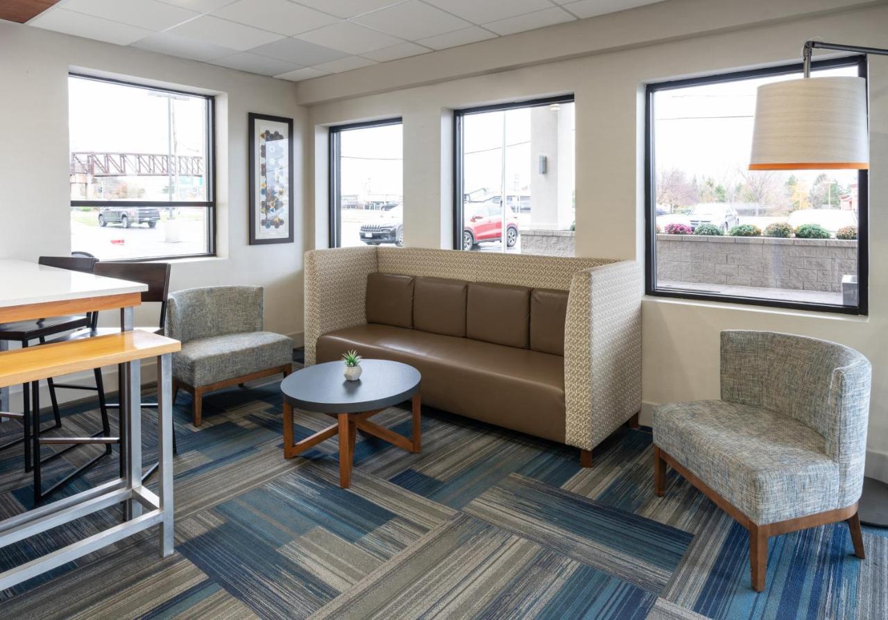 Holiday Inn Express Rochester - Greece By Ihg Экстерьер фото