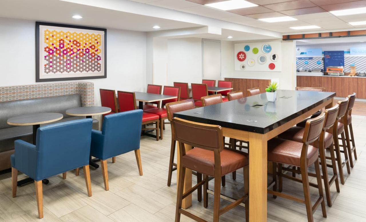 Holiday Inn Express Rochester - Greece By Ihg Экстерьер фото