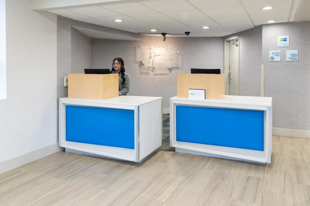 Holiday Inn Express Rochester - Greece By Ihg Экстерьер фото