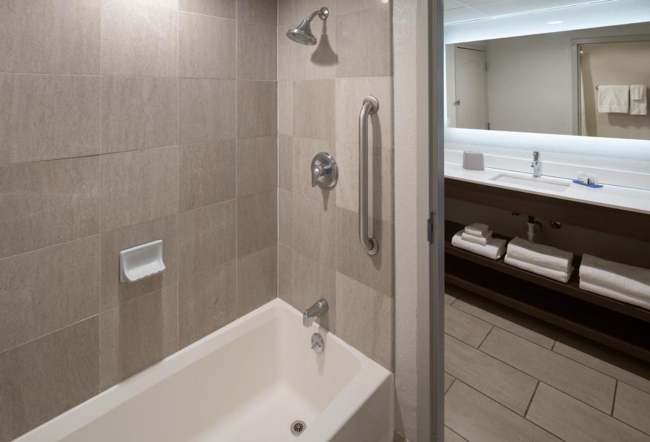 Holiday Inn Express Rochester - Greece By Ihg Экстерьер фото