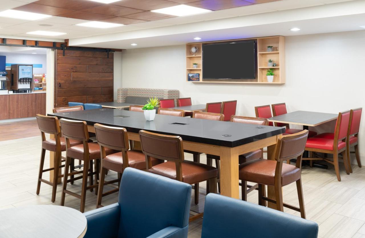 Holiday Inn Express Rochester - Greece By Ihg Экстерьер фото