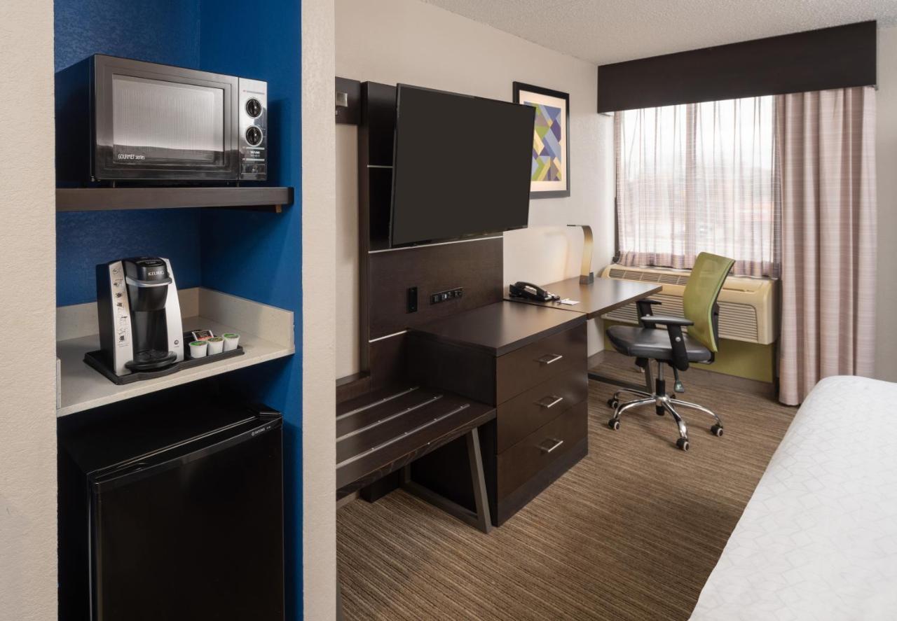 Holiday Inn Express Rochester - Greece By Ihg Экстерьер фото