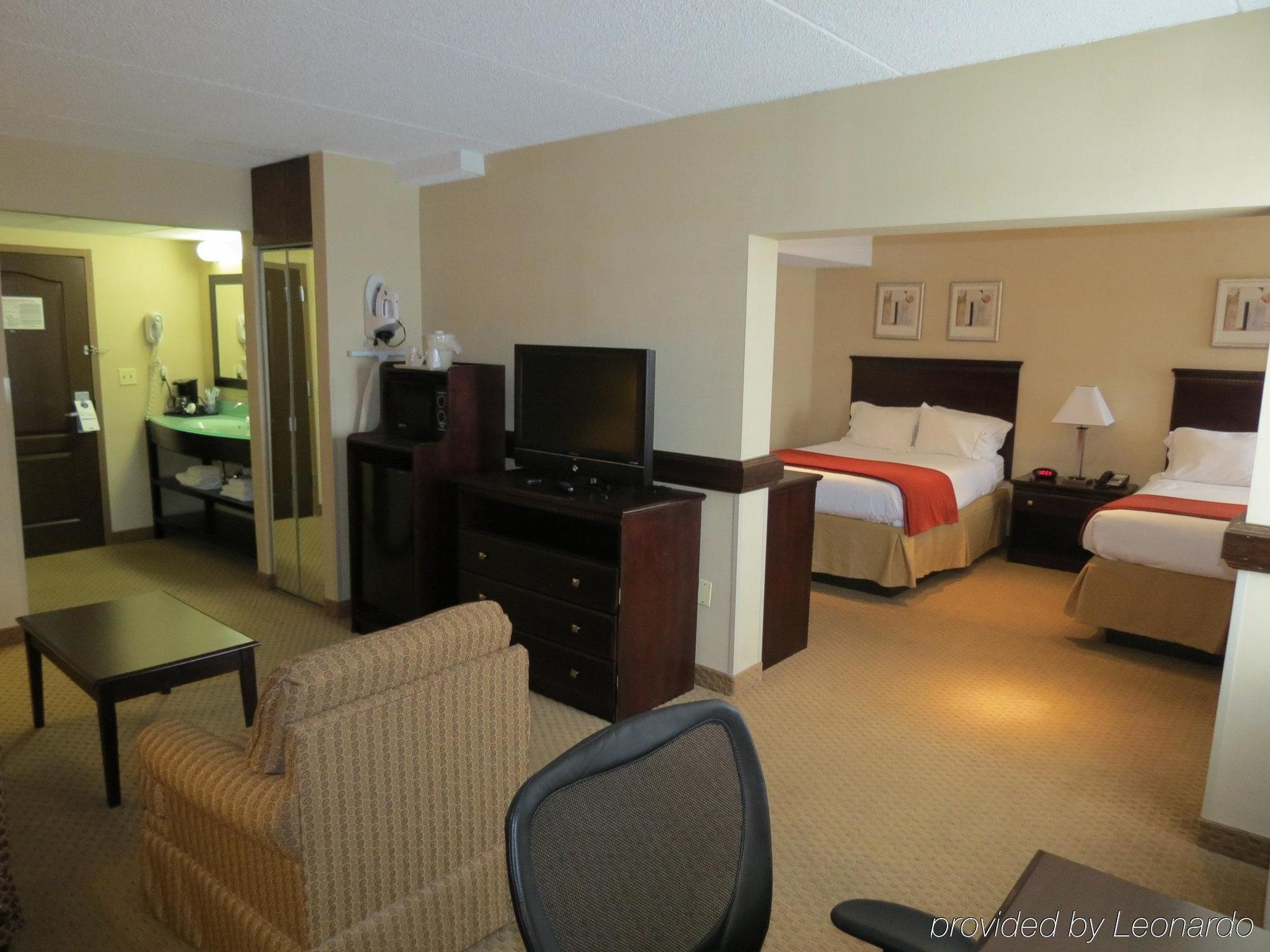Holiday Inn Express Rochester - Greece By Ihg Экстерьер фото