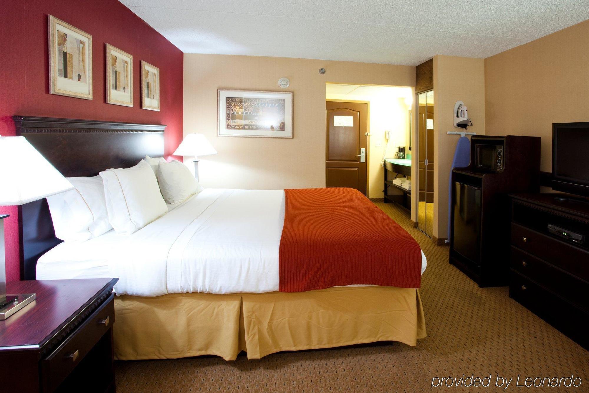 Holiday Inn Express Rochester - Greece By Ihg Экстерьер фото
