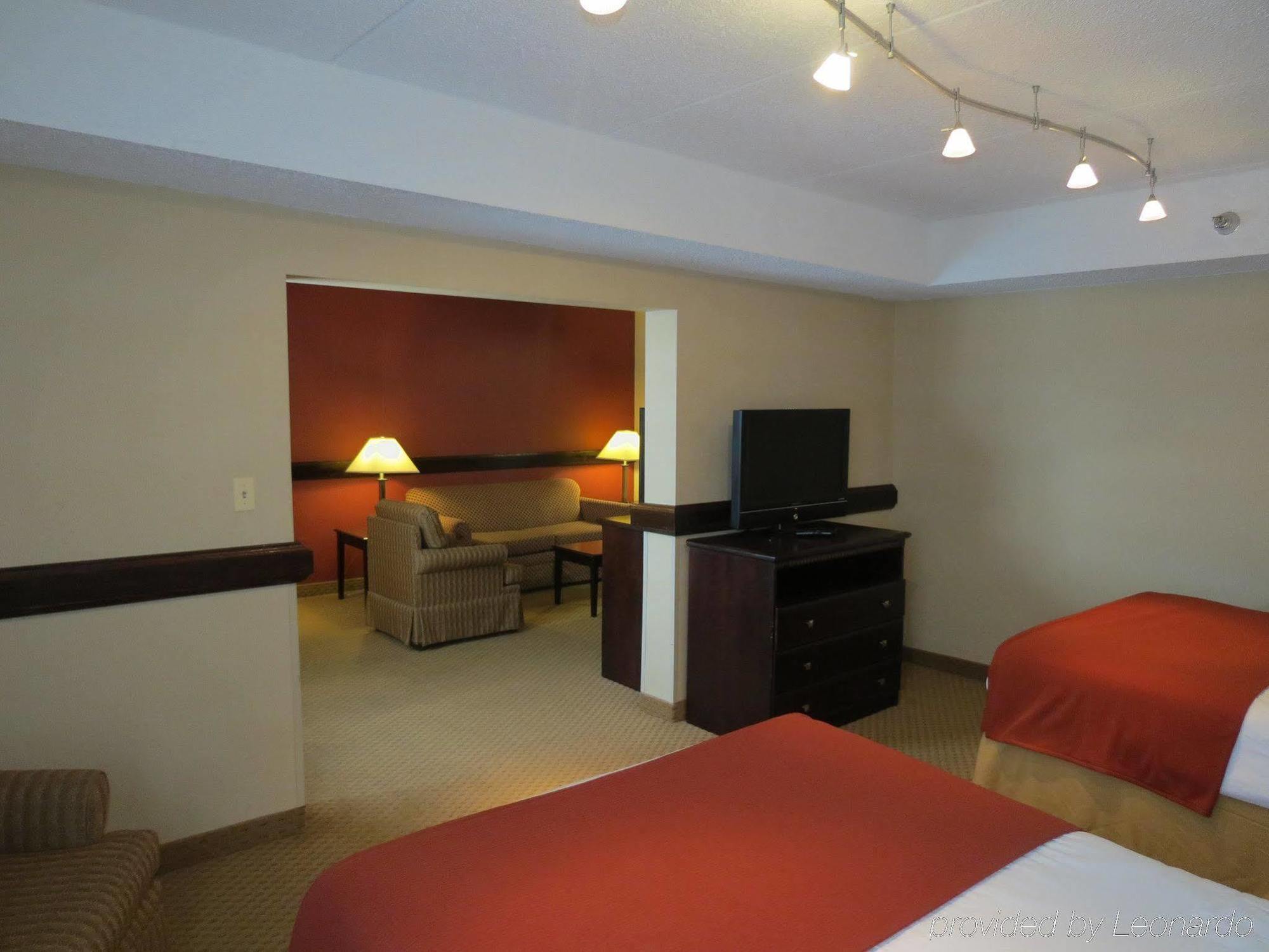 Holiday Inn Express Rochester - Greece By Ihg Экстерьер фото