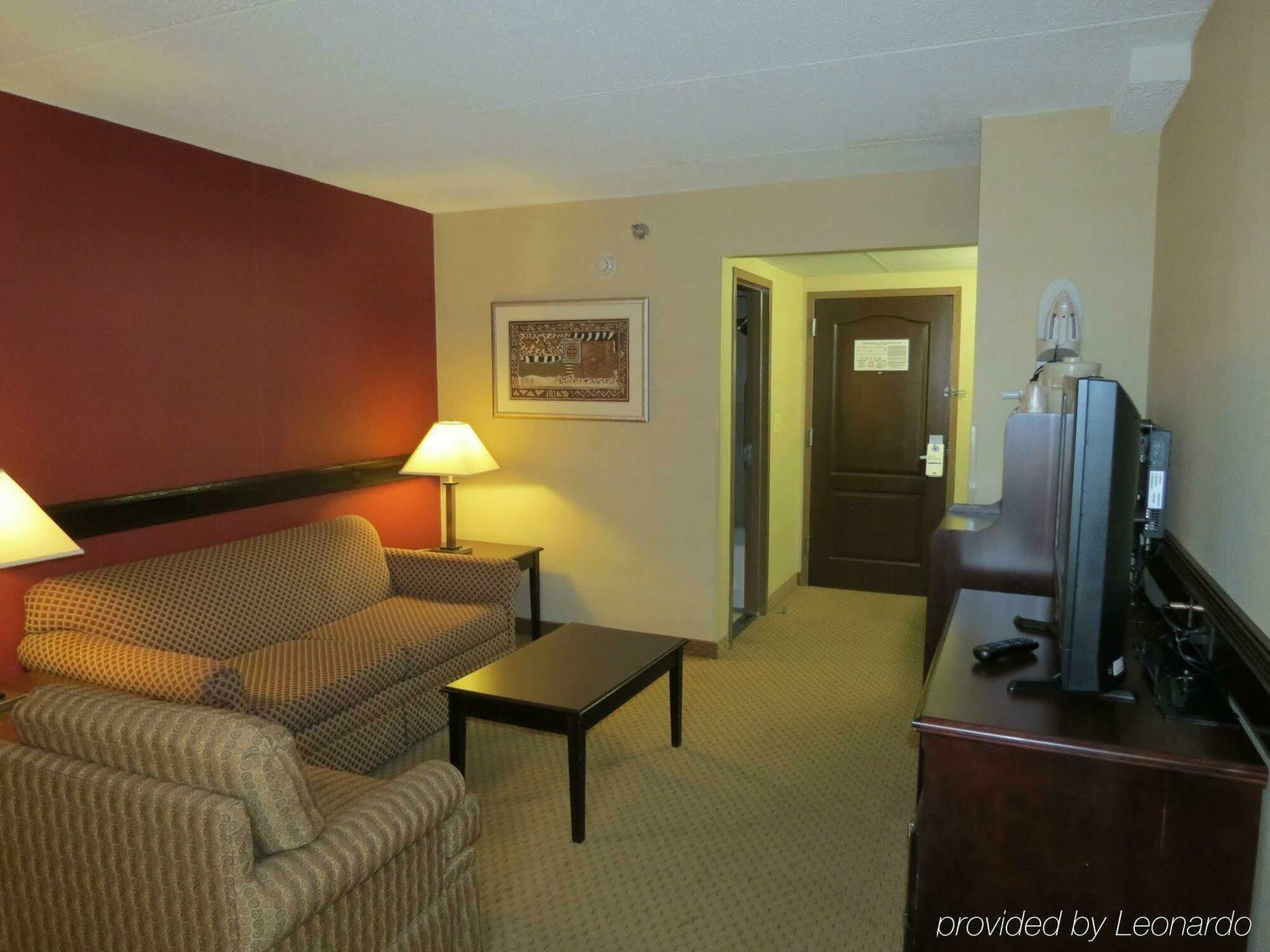 Holiday Inn Express Rochester - Greece By Ihg Экстерьер фото