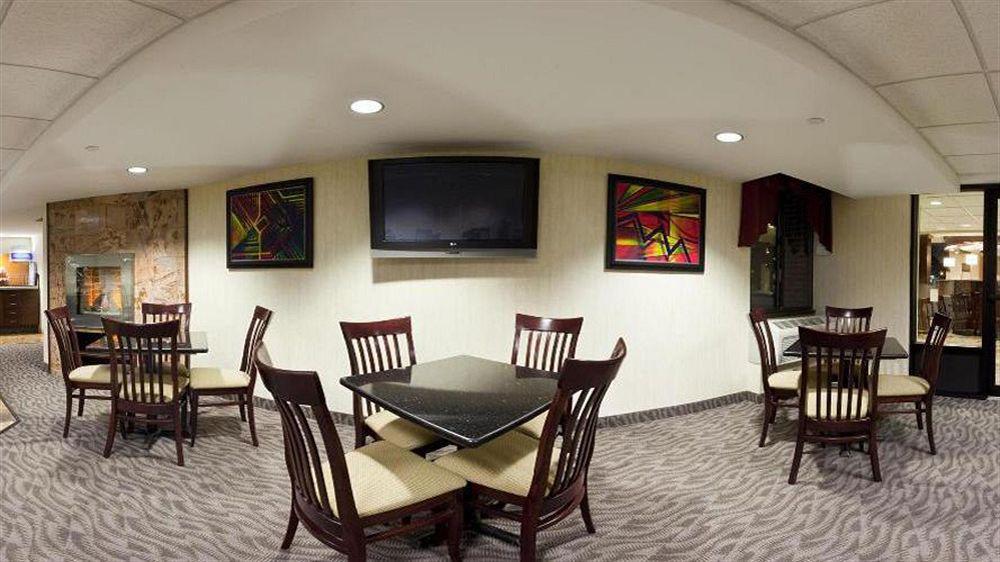 Holiday Inn Express Rochester - Greece By Ihg Экстерьер фото